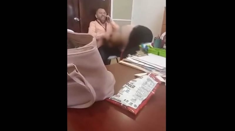 Cesan a funcionario federal por obligar a secretarias a tener sexo en la oficina.