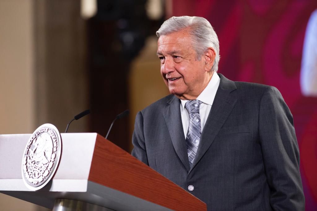 AMLO y empresarios se compromete a mantener los precios de 24 productos de la canasta básica sin aumento