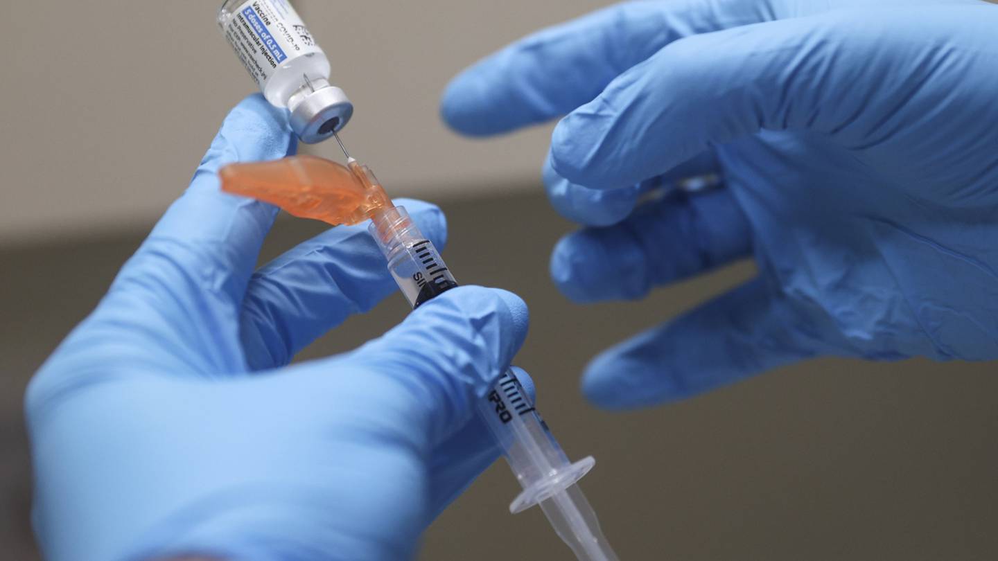Descartan especialistas que vacuna bivalente contra variante Ómicron de Covid llegue a México