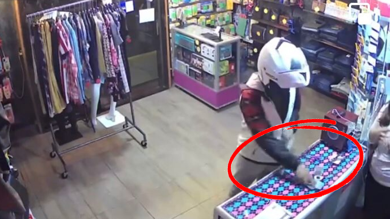 En Coronango; asaltan a mano armada una tienda de ropa 