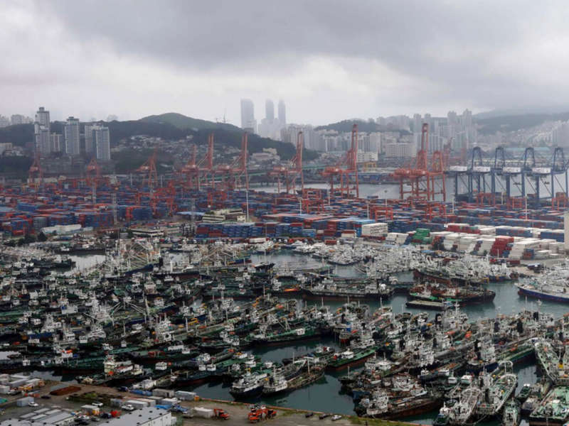 Suspende China y Japón servicios ante llegada de tifón Hinnamnor