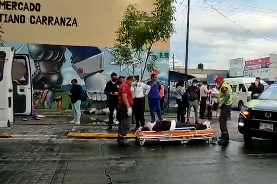 Mujer resulta lesionada tras ser atropellada por unidad de la Ruta 35 en Puebla