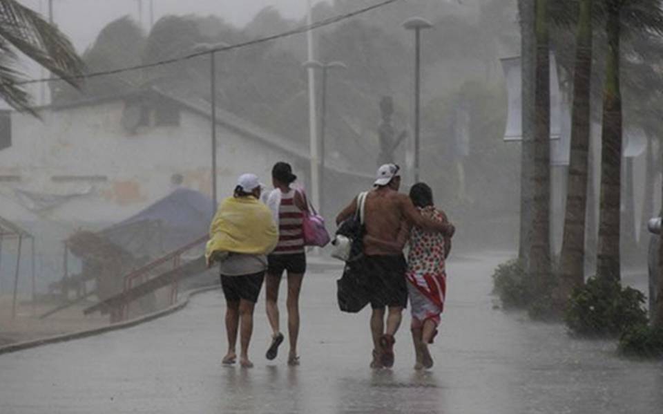 Se prevé que huracán 'Kay' alcance categoría 3; no se descarta  que impacte en BCS
