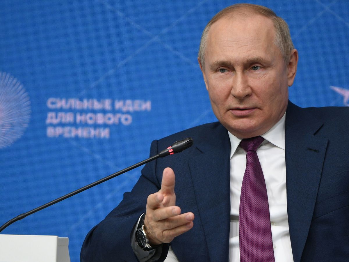 Amenaza Putin con detener suministros de petróleo y gas si se imponen límites a los precios