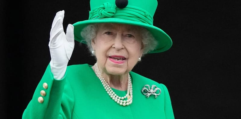 Médicos están preocupados por la salud de la Reina Isabel II, está bajo rigurosa supervisión