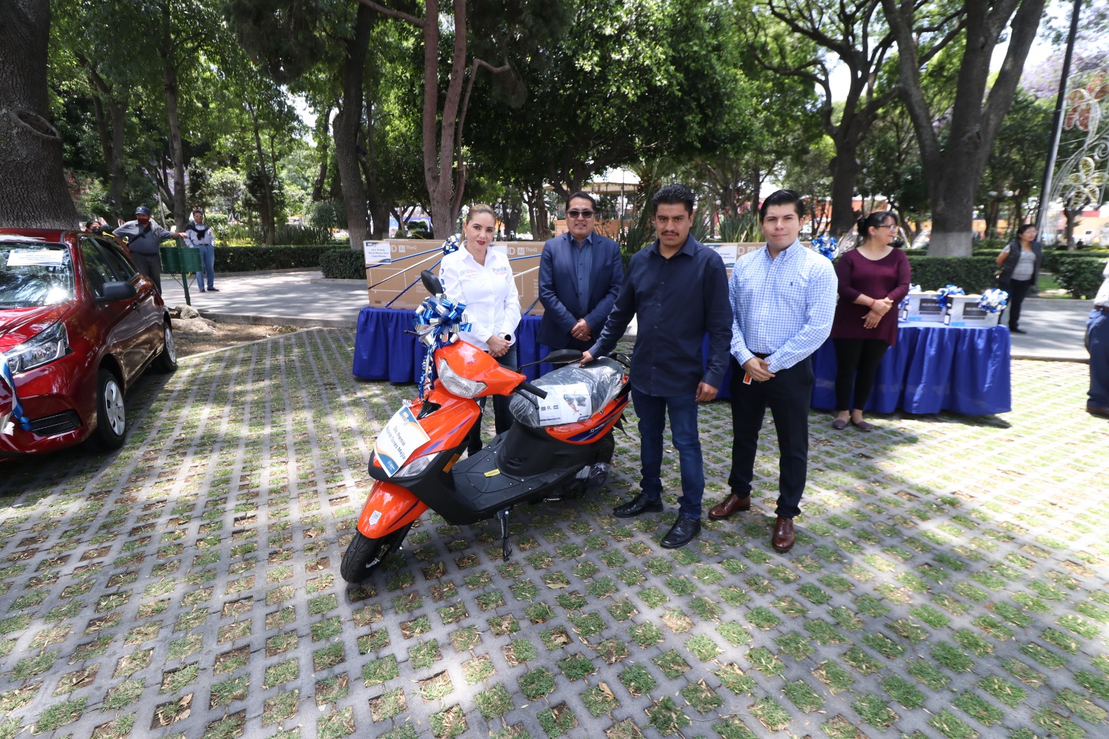 Paola Angon entregó premios del Sorteo Predial 2023