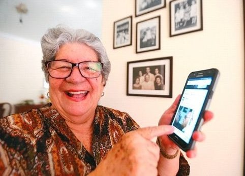 ¡Telcel regalará 1000 celulares a adultos mayores y les enseñará a usarlos!