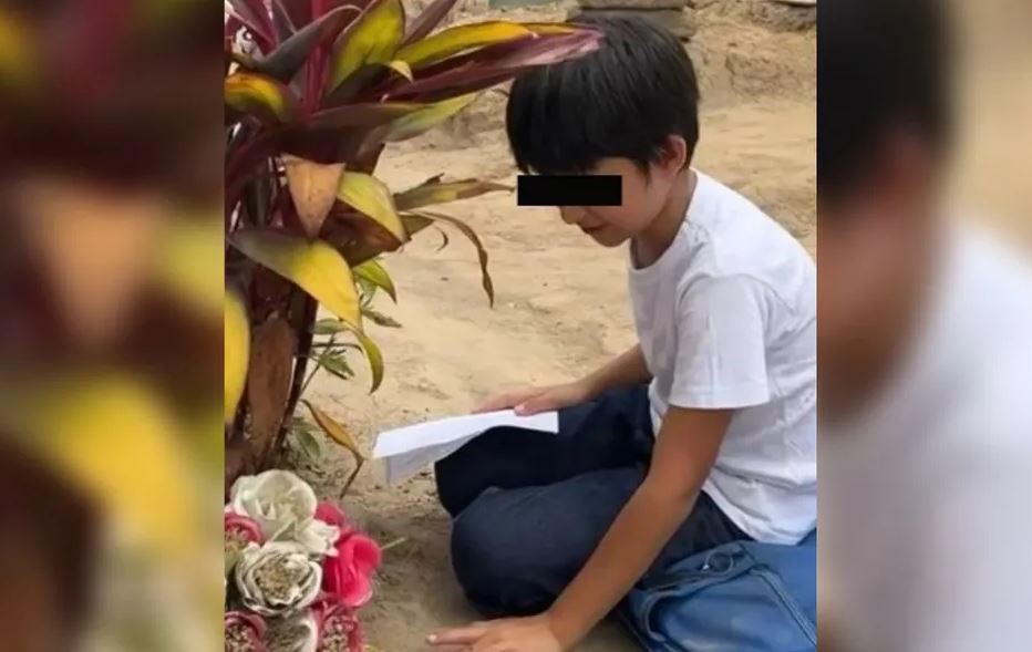 Niño acude diario a la tumba de su mamá para hacer la tarea; historia conmueve a internautas (Vídeo)