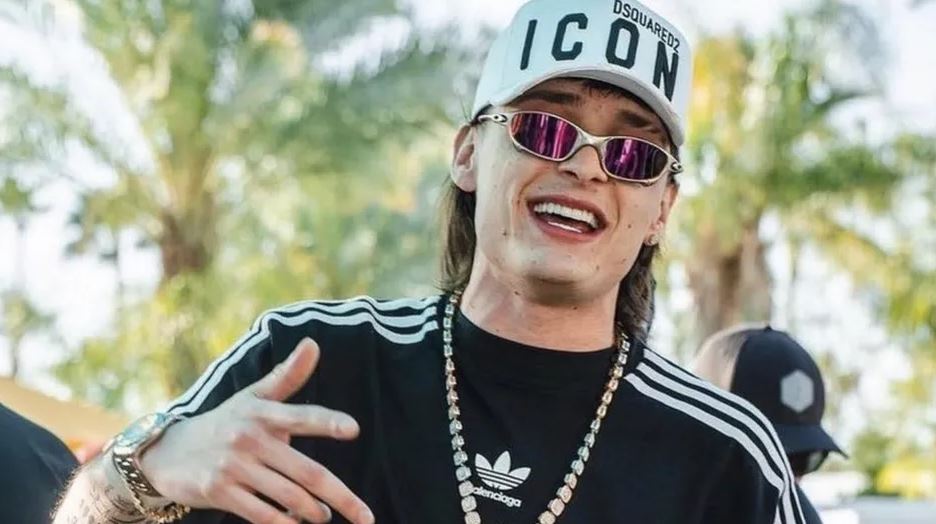 "Nunca me ha gustado mi voz": Peso Pluma se sincera sobre su música y su voz (Vídeo)