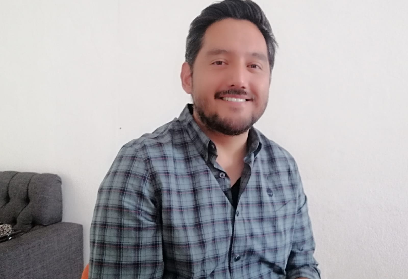 Aguas frescas y muéganos para los hacedores de la alfombra de “Viernes Santo” en San Pedro Cholula