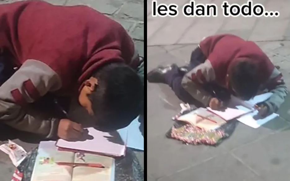 "Para muchos es un ejemplo a seguir": Captan a niño vendiendo dulces en la calle mientras hace su tarea (Vídeo)