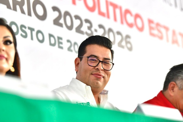 Néstor Camarillo descarta desbandada del PRI en Puebla