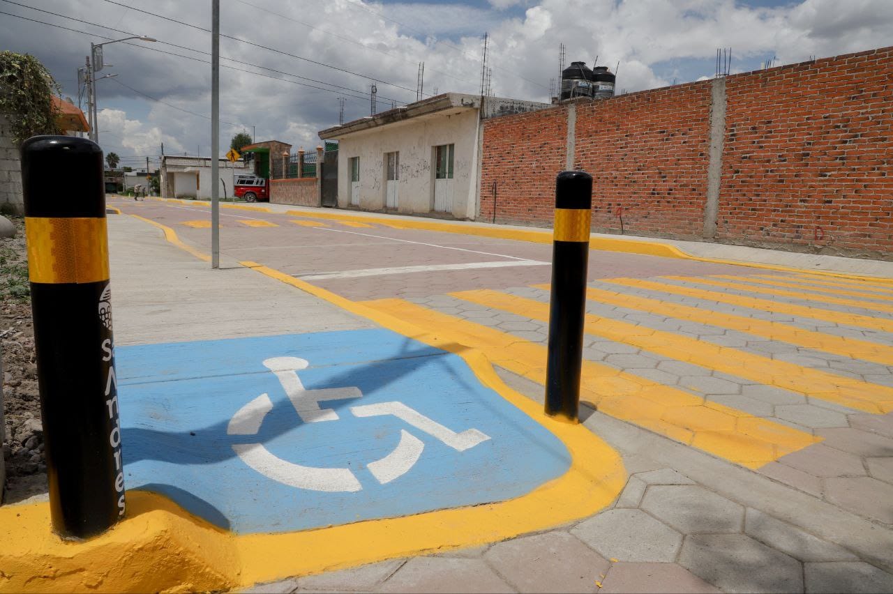 Entrega MundoTlatehui adoquinamiento de la calle Vicente Fox en San Rafael Comac