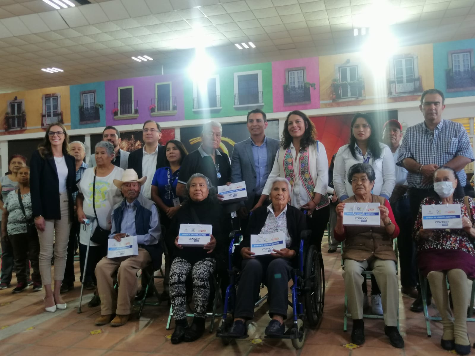 SMDIF San Andrés Cholula y tiendas OXXO benefician a grupos vulnerables con la entrega de 50 aparatos auditivos