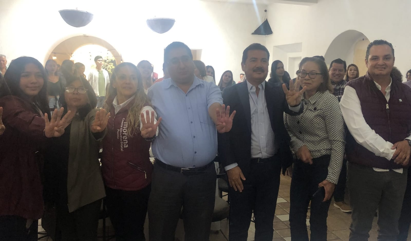Reaparece ex alcalde de San Pedro Cholula Luis Alberto Arriaga ante militantes de Morena, pugna por la unión