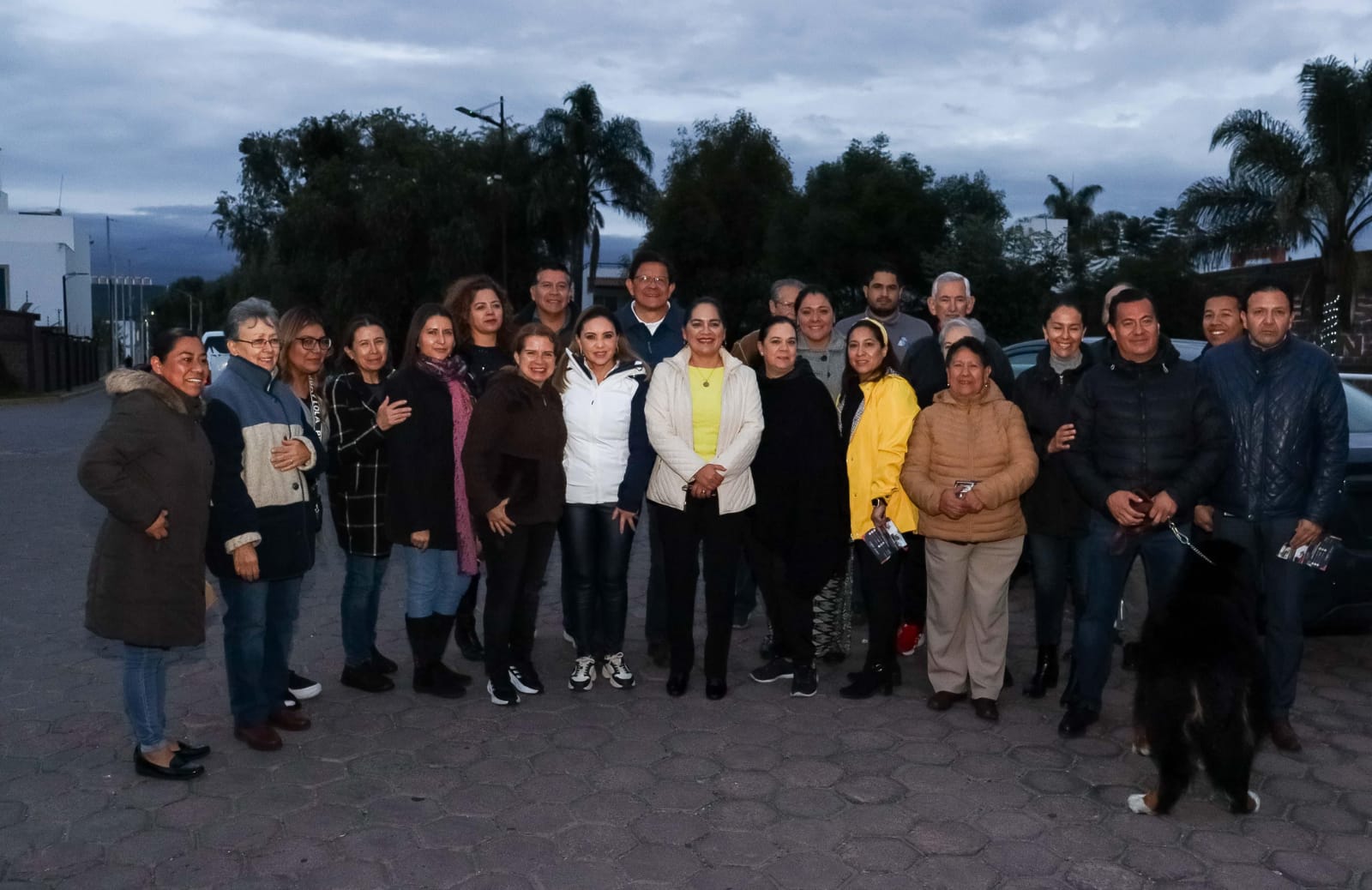 Paola Angon responde a peticiones con la pavimentación de la 38 oriente