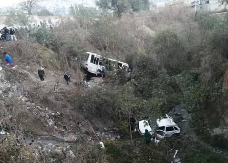 Al menos 3 personas mueren en choque de transporte público en Naucalpan