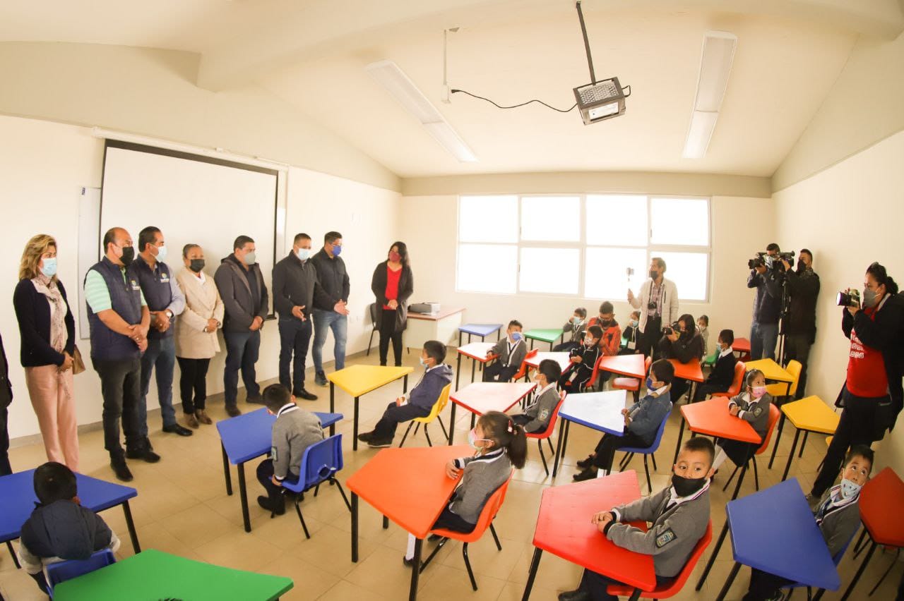 Entrega Mundo Tlatehui dos aulas didácticas en el preescolar Alfredo Nobel