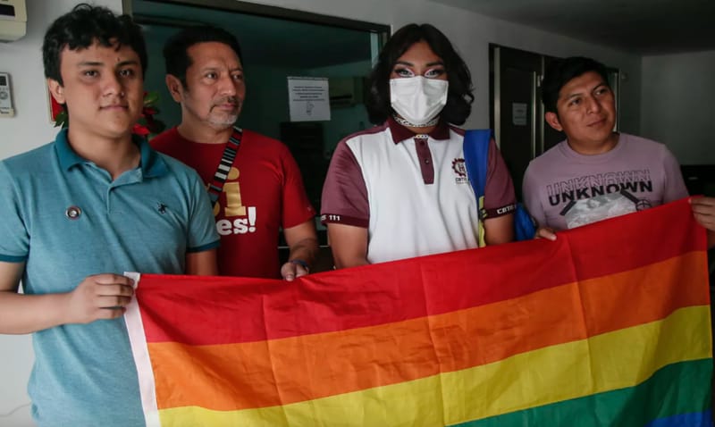 Niño denuncia a su escuela porque no aceptan su decisión de ser nombrado “no binario”