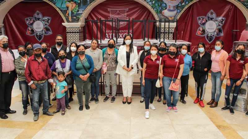 Escuelas de Atlixco, reciben material de manos de la presidenta Ariadna Ayala para dignificar espacios educativos