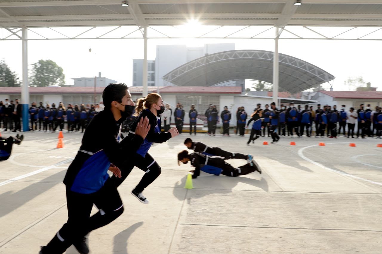 Entrega Mundo Tlatehui obra de techado en Bachillerato Digital No. 4