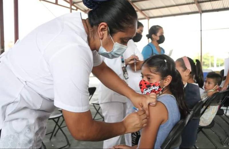 Secretaría de Guerrero avala vacunas caducas para menores