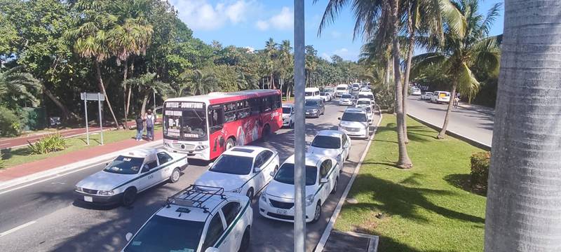 Alcaldesa, incapaz de frenar las agresiones de taxistas en Cancún