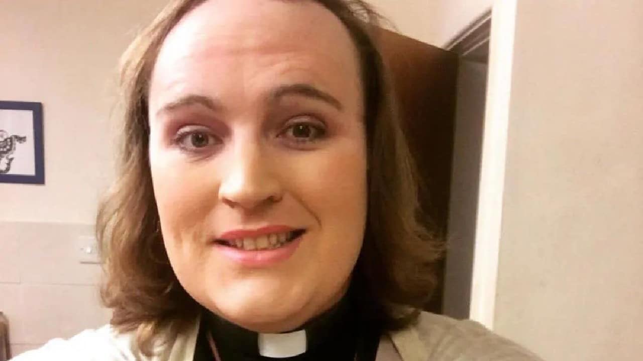 Bingo Allison se convirtió en el primer sacerdote no binario ordenado en la Iglesia católica