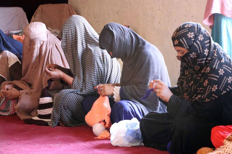 Talibán prohíbe a las afganas el examen de acceso a la universidad