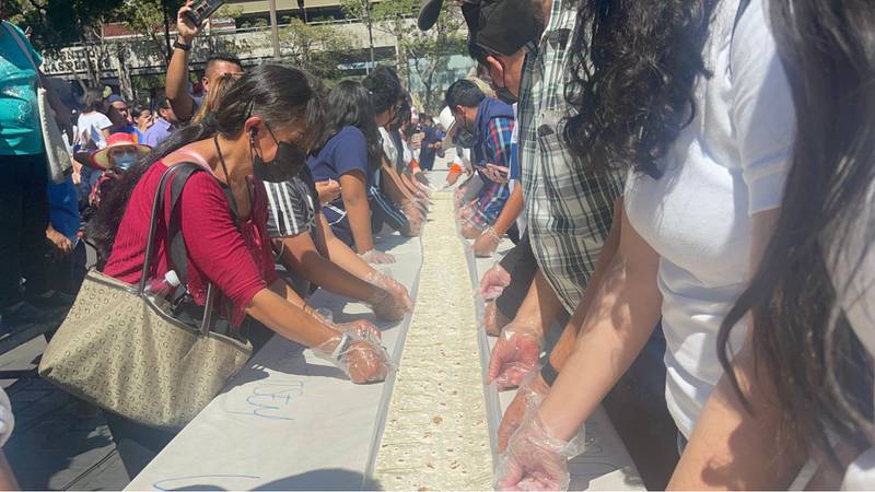 ¡Échate un taquito! Cuernavaca rompe el récord Guinness del taco acorazado más grande del mundo