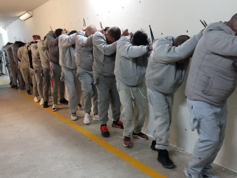 Son trasladados a diferentes estados 191 reos del Cereso 3 de Ciudad Juárez tras fuga masiva