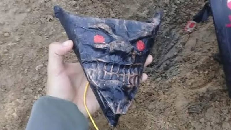 Hombre muere al explotarle en la cara un cohete 'cara del diablo' (Vídeo)