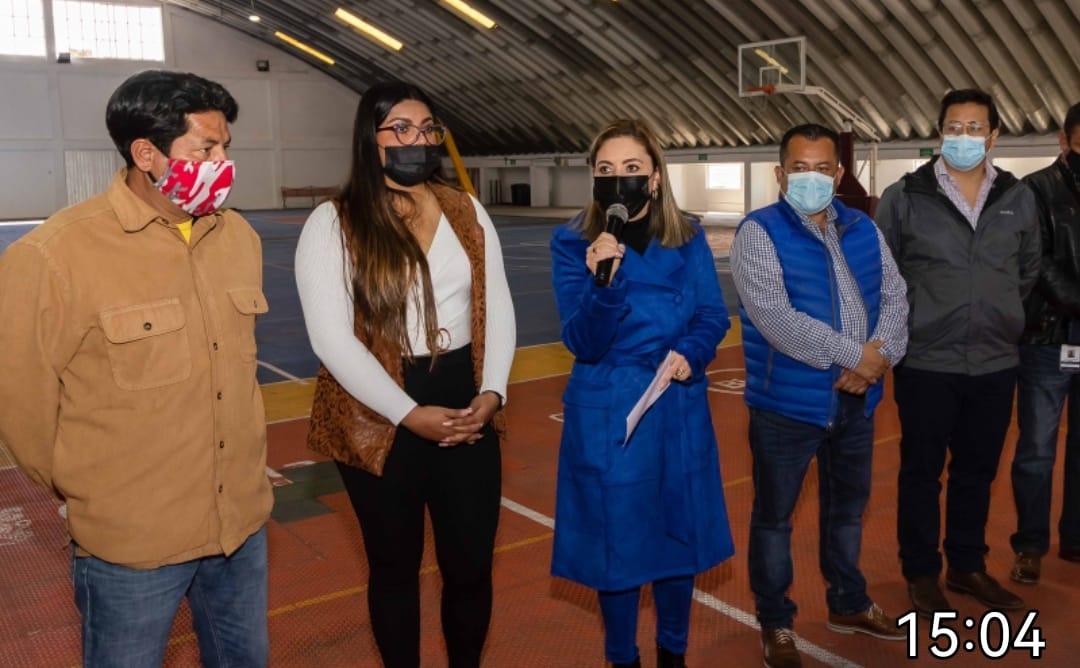 Entrega Paola Angon rehabilitación de domo en canchas de usos múltiples, sanitarios y luminarias en la Unidad Deportiva Tlachtli 
