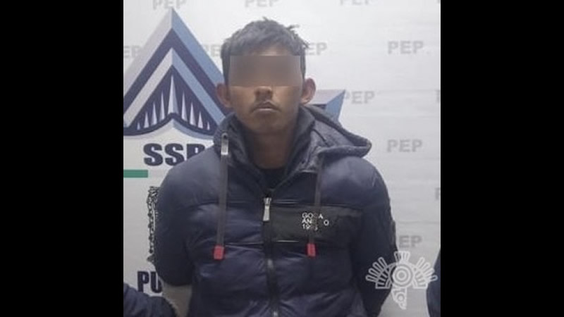 Robian N. es detenido por robo de vehículo y disparar contra policías que intentaban detenerlo en Texmelucan