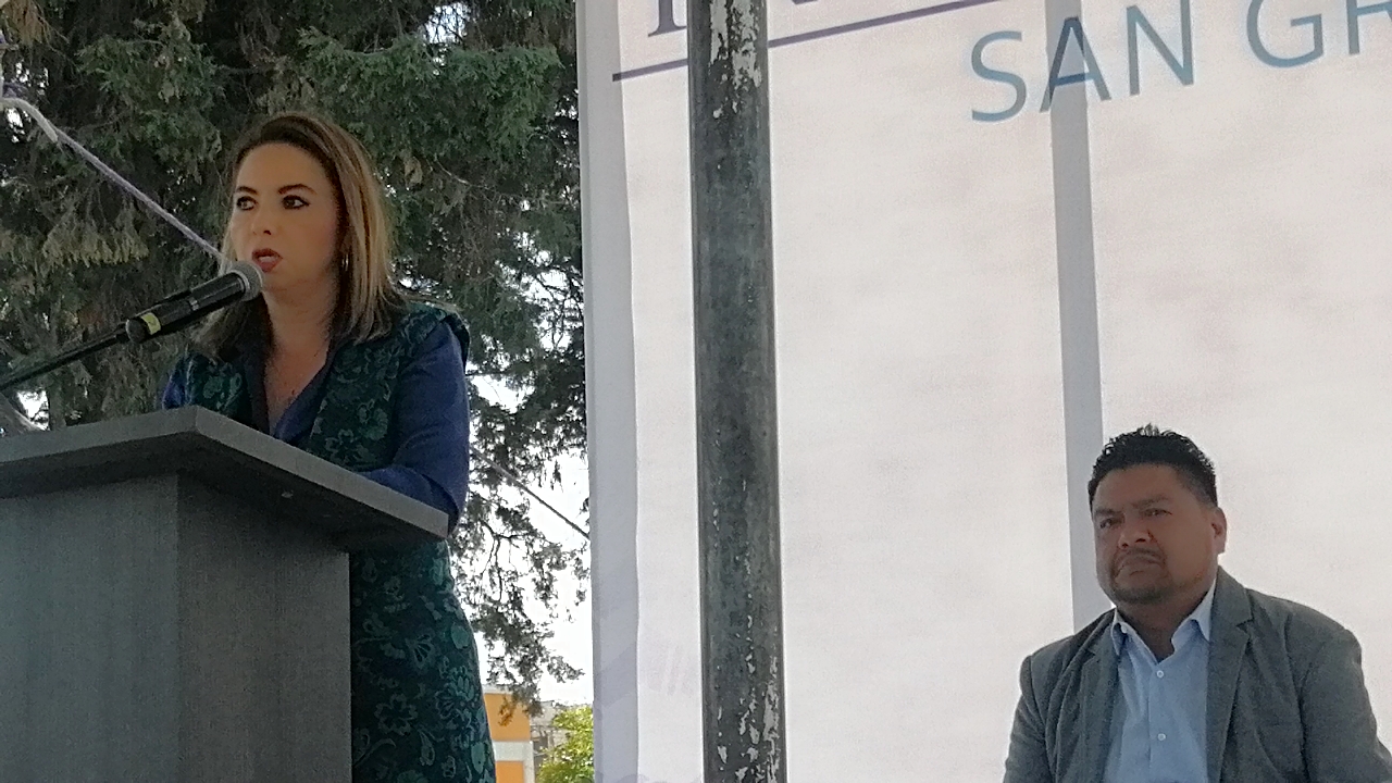 Reitera su apoyo Paola Angon a Tomás Cielo, alcalde auxiliar de Zacapechpan