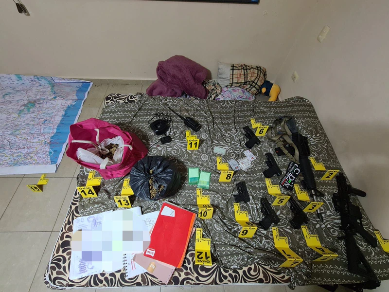 Fiscalía de Nuevo León catea casas de seguridad en García; decomisan armamento