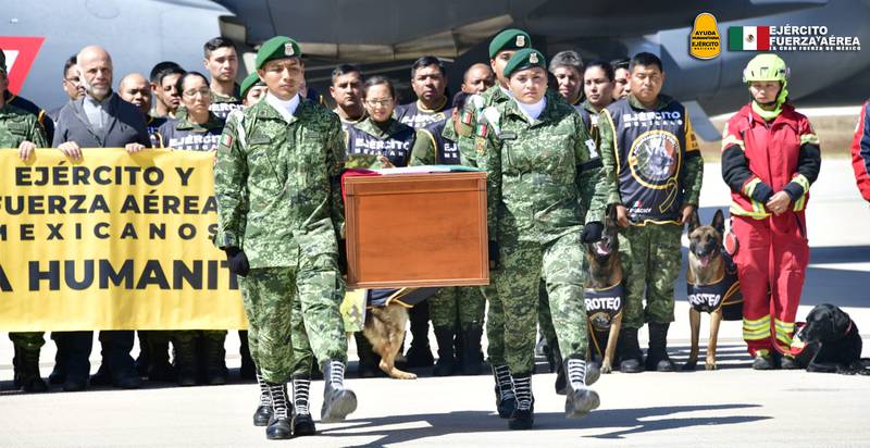 ¡Misión cumplida! Proteo regresa a México y fue recibido como un héroe