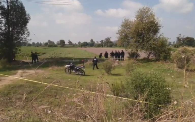 Hallan cuerpo de mujer en sembradío de Puebla