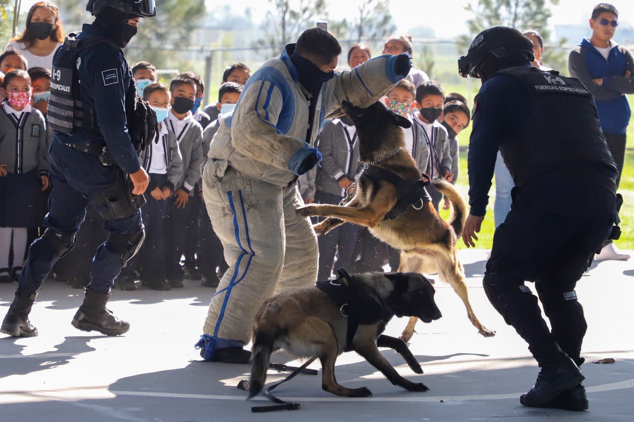 Encabeza Mundo Tlatehui ceremonia cívica en la Primaria Oficial Justo Sierra en San Antonio Cacalotepec