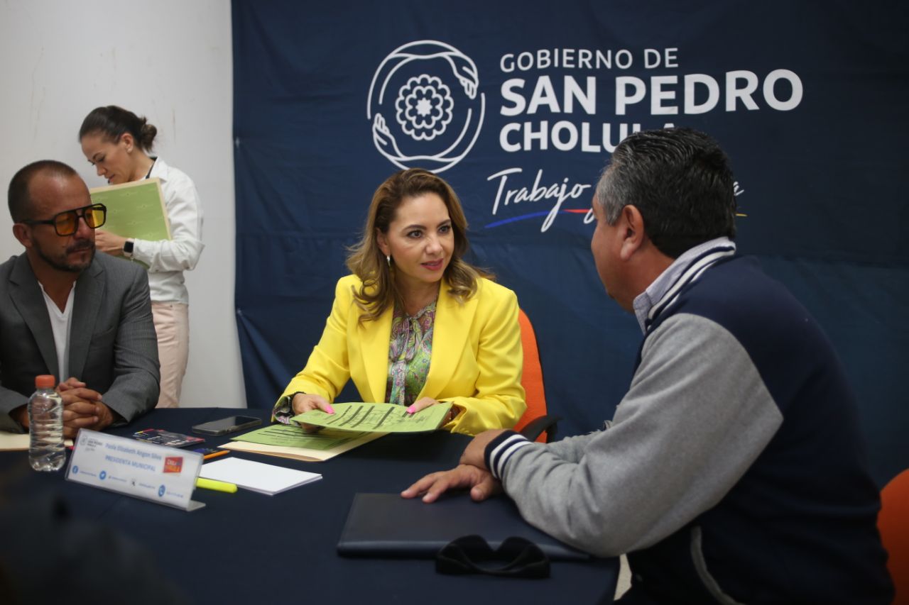 Paola Angon encabeza otro Martes Ciudadano y entrega escrituras a las familias, brindando certeza jurídica