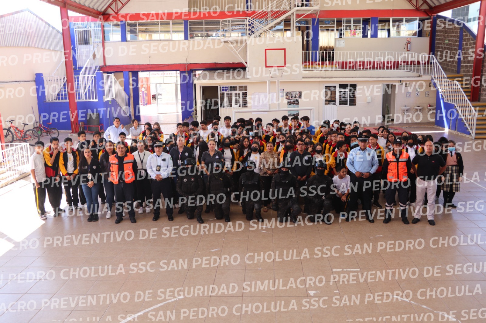 SSC de San Pedro Cholula realiza simulacro preventivo de seguridad, en escuela de Momoxpan