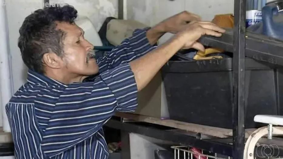 "Nunca he visto dinero así en mi vida": Hombre recibe 467 millones de pesos por error y no dudo en devolverlos 