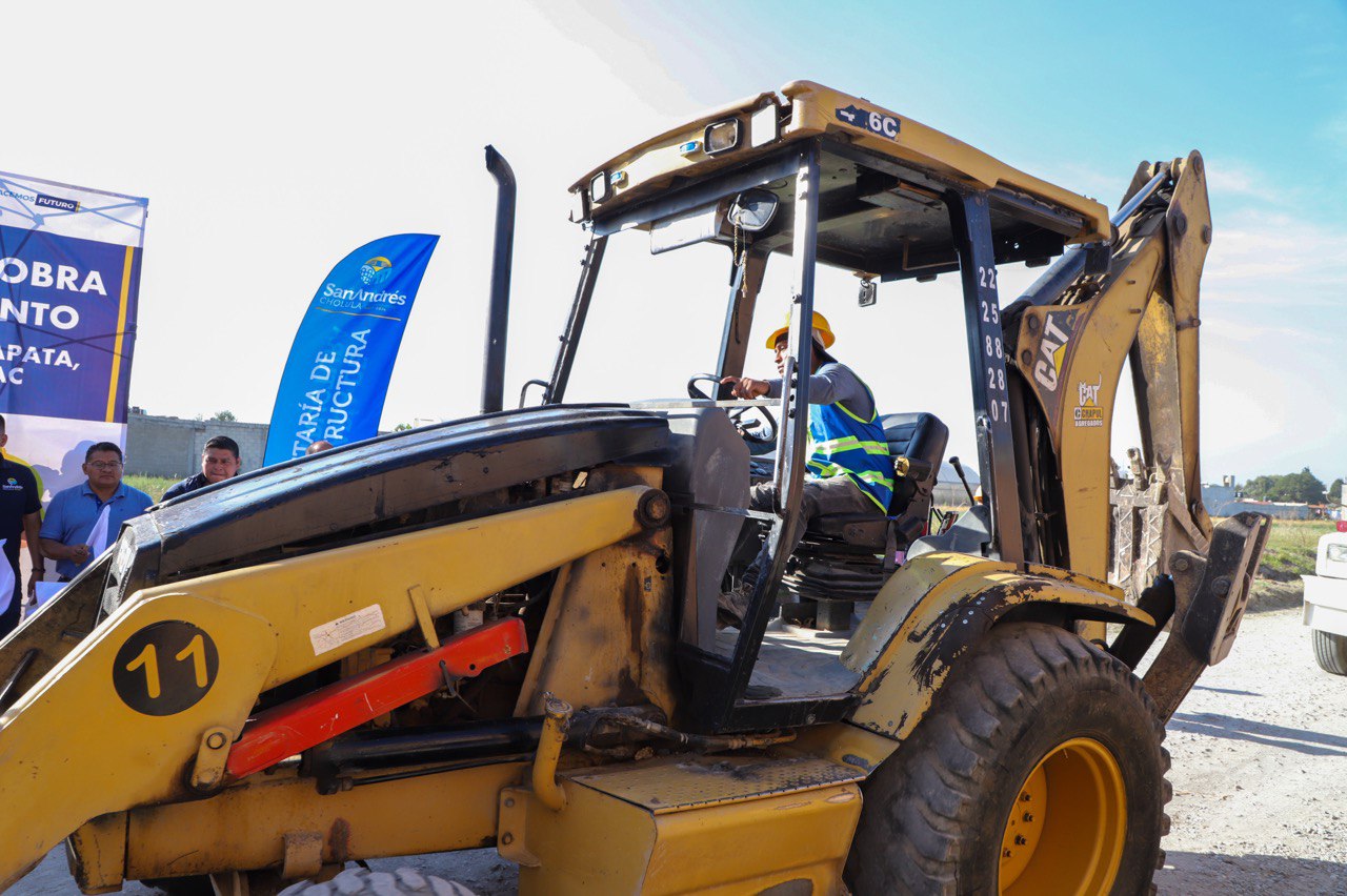 Arranca Mundo Tlatehui adoquinamiento en calle Emiliano Zapata de San Rafael Comac