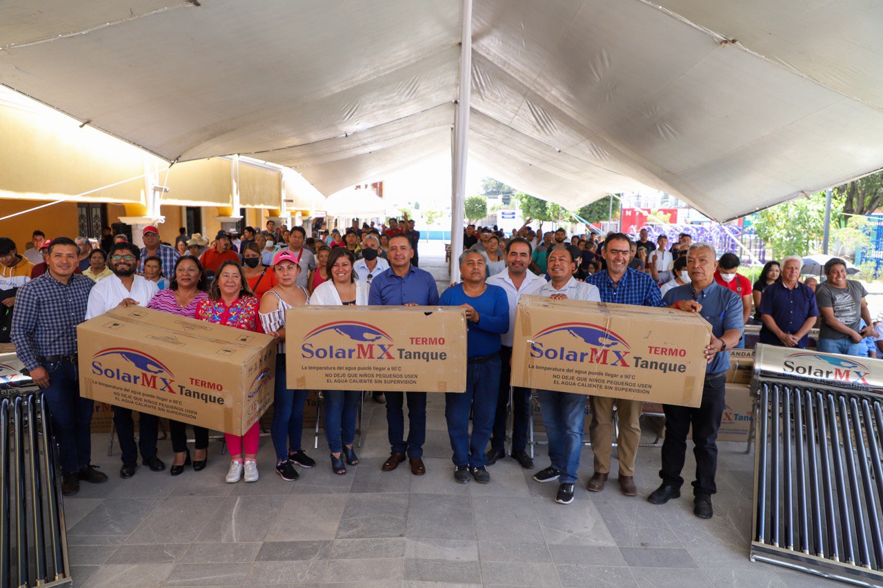 Beneficia Mundo Tlatehui a 150 familias sanandreseñas con la entrega de calentadores solares