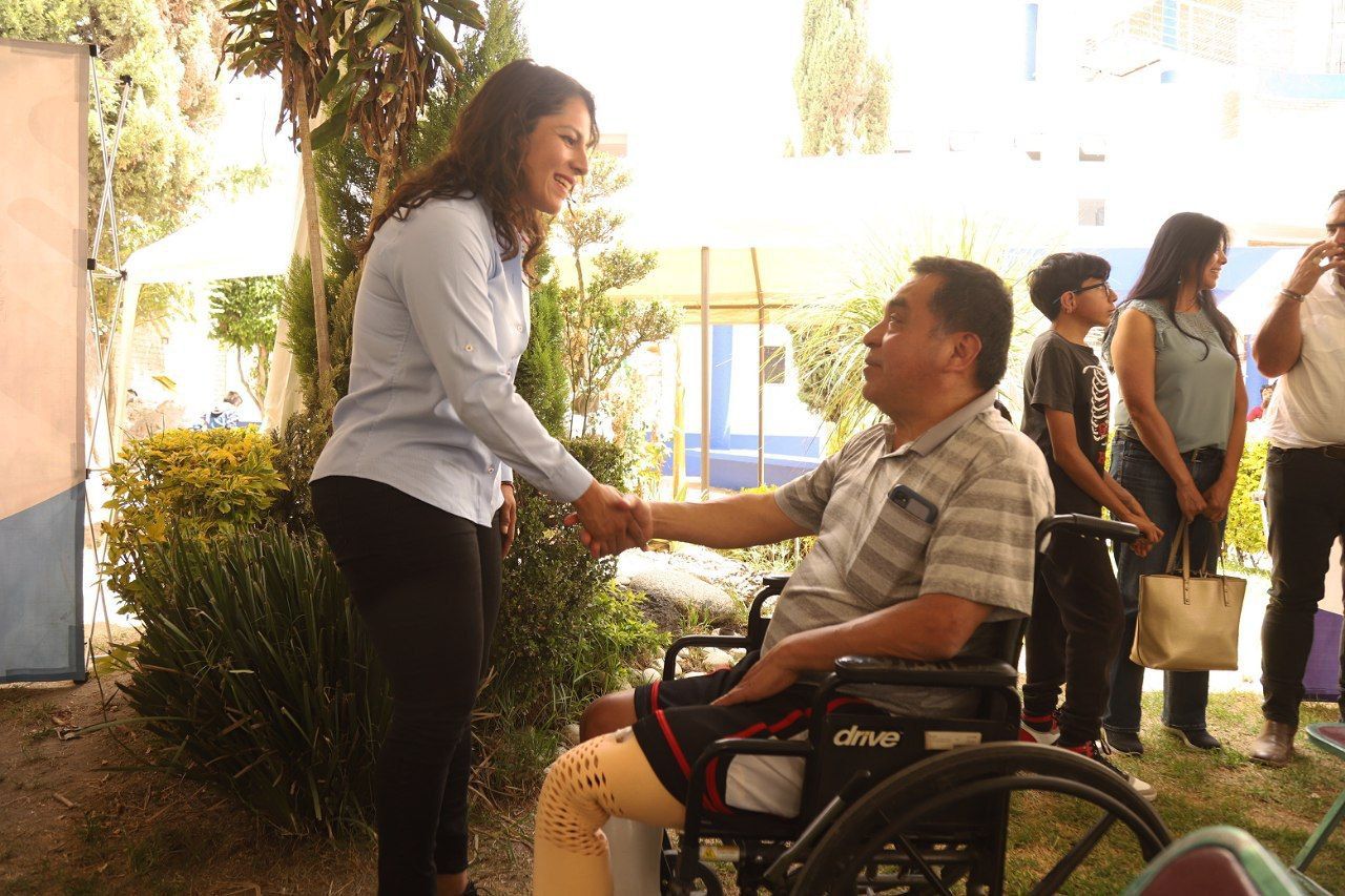 DIF San Andrés Cholula entrega 15 prótesis y 7 ortesis a través del programa cambiando vidas