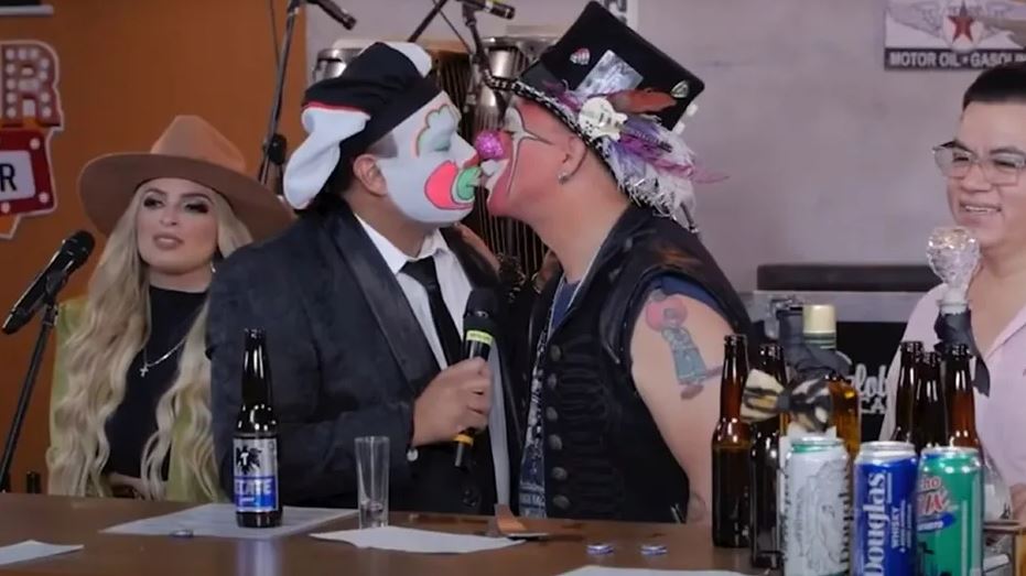 Brincos Dieras y Platanito ponen fin a presunta enemistad con un beso (Vídeo)