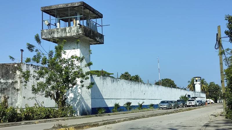 Como en una película: Reos se escapan de una cárcel de Tabasco en una patrulla