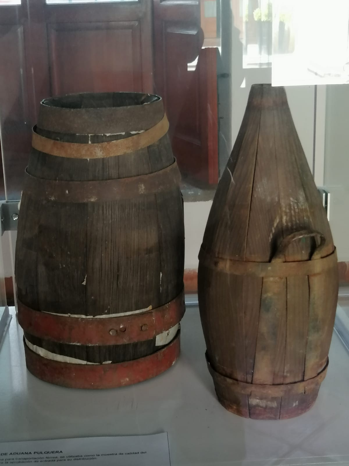 Permanece exposición de más de 50 fotografías y objetos relacionados con la Tlahuacan en Caballero Águila