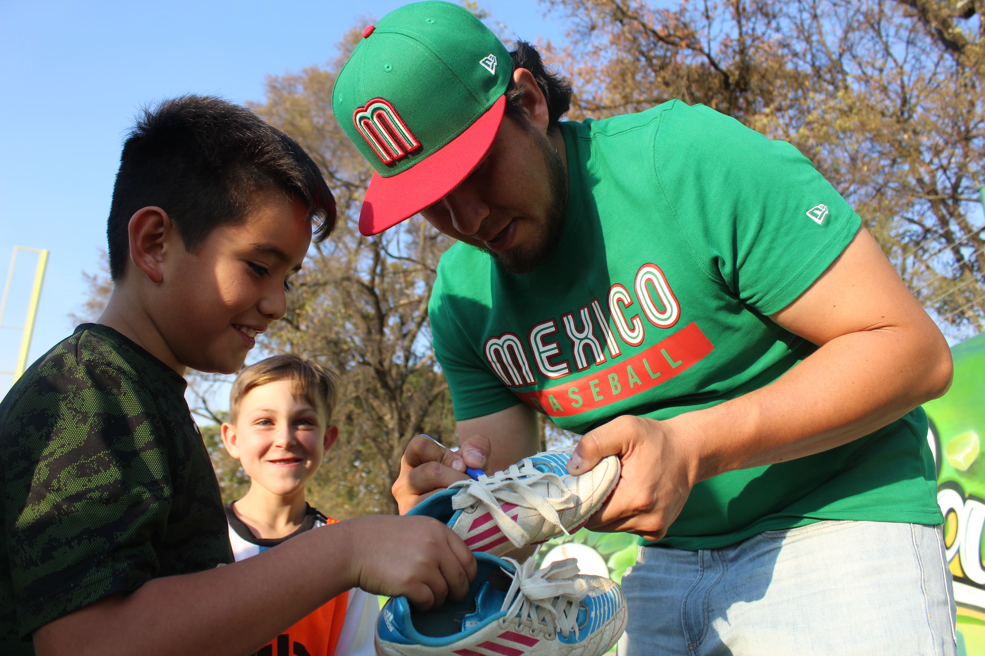 Cesar Vargas convivió con peloteritos poblanos 