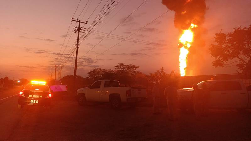 Explota toma clandestina en Tabasco y presunto huachicolero huye con quemaduras